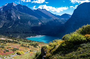 Obraz premium Grinnell Lake in Glacier National Park