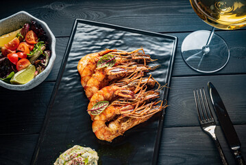 grilled shrimps with salad and wine