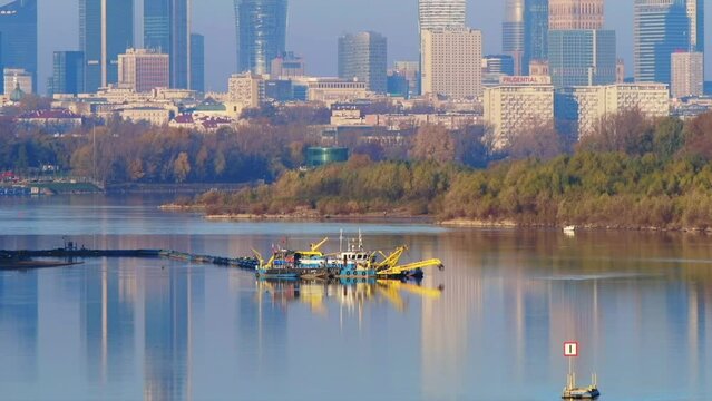 Panorama nowoczesnej Warszawy z nad Wisły