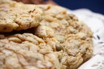 Fotobehang Closeup shot of delicious oat and chocolate cookies on a plate © Pedro Castaño/Wirestock Creators