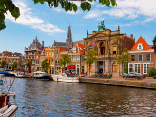 Obraz premium Summer landscape of the city streets of Haarlem, located on the banks of the Sparna River, Netherlands