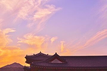 Gyeongbokgung Palace at sunset with a beautiful sunset, 노을이 아름다운 해질무렵의 경복궁
