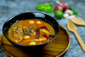 Fish red curry sauce with chicken blood and fish balls eat with lightly fermented rice noodles it is a food of Thai people of Mon descent.