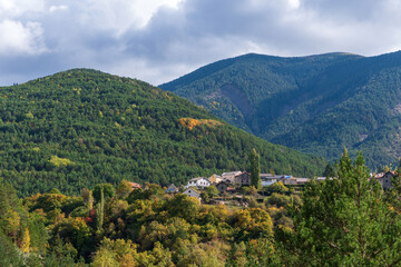 Fototapeta na wymiar village in the Pyrenean mountains