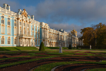 Obraz premium View of the Catherine Palace and the palace church in the Catherine Park in Tsarskoye Selo in the sunny autumn day, Pushkin, St. Petersburg, Russia