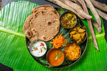 典型的なインドカレー　Typical Indian curry set