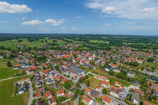 Raisting s&uuml;dlich des Ammersees im Luftbild
