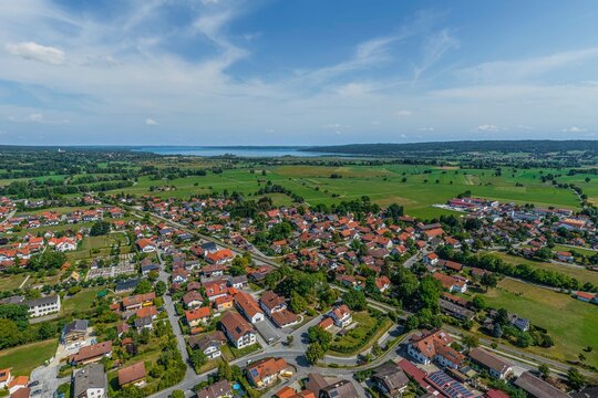 Raisting s&uuml;dlich des Ammersees im Luftbild