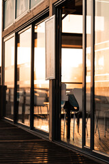 Por do sol numa esplanada no algarve