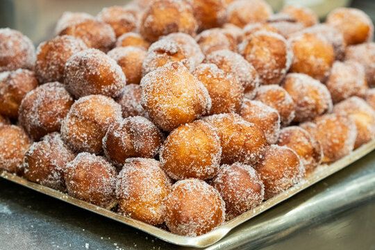 bu&ntilde;uelos artesanales rellenos de crema para semana santa