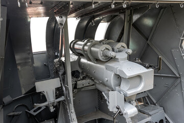 Cannon mechanism in the gun turret