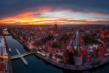 Obraz premium Beautiful sunset over the Motlawa river in Gdansk. Poland
