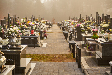 cmentarz, groby, mgła 