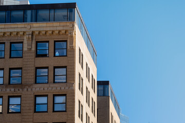Obraz premium modern building at night in new york condominium apartment windows live house office rental leasing student house home night corporate commercial midtown manhattan