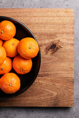 Fototapeta premium tangerine wood black plate
