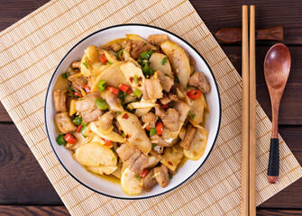Stir-fried pork with bamboo shoots
