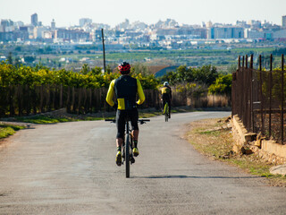 Obraz premium Hombre montando en bicicleta 