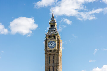 Fototapeta na wymiar The famous Big Ben clock tower against a blue sky in London, England 