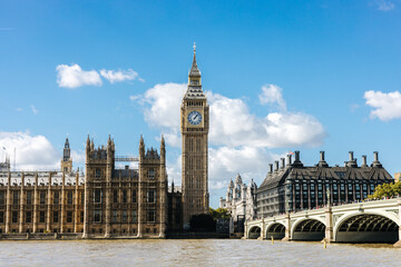 Fototapeta na wymiar The famous Big Ben and the English Parliament along the river Thames in London, England