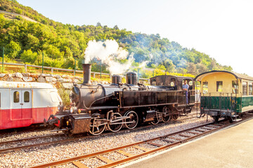 Fototapeta na wymiar Train de l'Ardèche, Museumsbahn durchs Rhonetal, Frankreich 