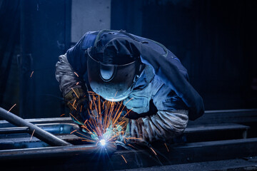 Welder erecting technical steel - obrazy, fototapety, plakaty