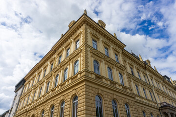 Fototapeta na wymiar Perspective of Maribor University from corner under the cloudy sky