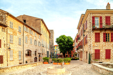 Fototapeta na wymiar Historische Altstadt von Vence, Provence, Frankreich 