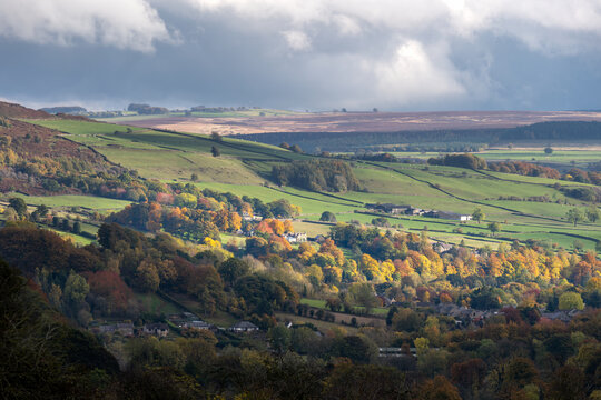Walking around Eyam in Autumn, Peak District, England