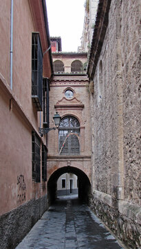 Narrow street at the "Cobertizo de Santo Domingo" in Granada.