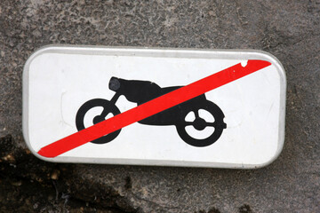 Verkehrsschild - Durchfahrtverbot für Motorräder