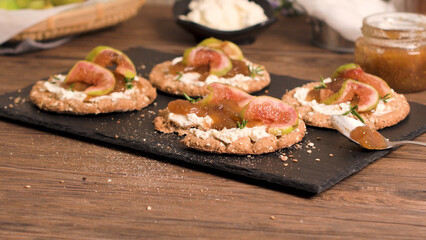Multigrain crispread appetizer