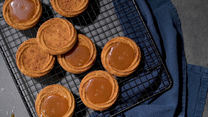 Biscuits with salted caramel
