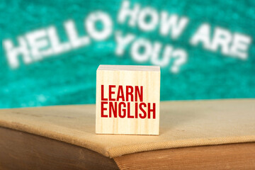 Kreidetafel und Slogan Englisch Lernen
