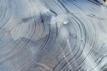 氷の表面にできた風紋