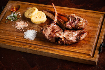 steak with lemon and salt