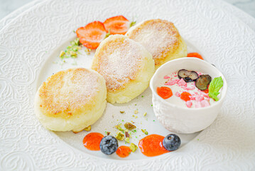 cottage cheese pancakes with sweet sauce