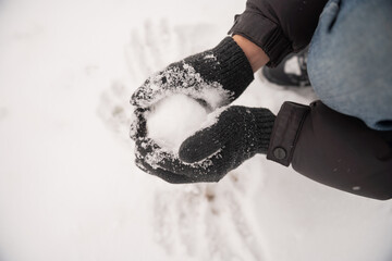 Making snowballs with gloves