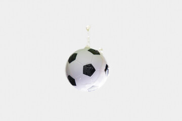 Naklejka premium Soccer ball in beer splash on white background.