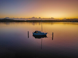 Obraz na płótnie Canvas Soft and subtle sunrise waterscape over the bay