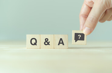 Q and A - an abbreviation of wooden blocks with letters on a gray background. Illustration for frequently asked questions concepts in websites, social networks, business pages. Business concept. - obrazy, fototapety, plakaty