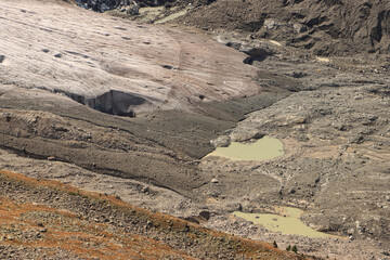Alpengletscher im Klimawandel; Gletscherzunge des Morteratschgletschers (Bernina-Alpen) im Spätsommer 2022