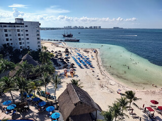 Sun beach resort city Cancún 