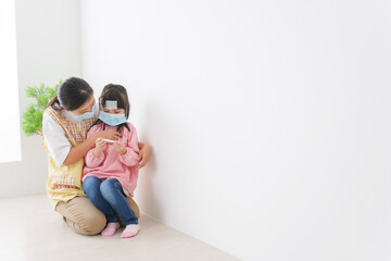 発熱した子供と幼稚園の先生