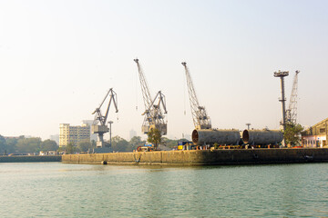 Obraz premium The Sassoon Docks is one of the oldest docks in Mumbai, and one of the few docks in the city open to the public.
