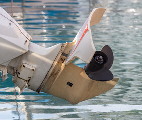 boat propeller on hub of outboard motor