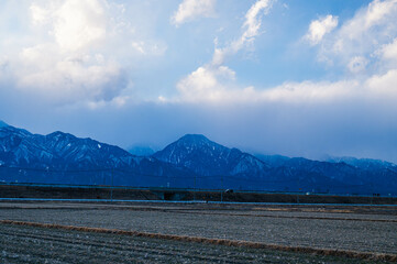 寒い日の田園風景と有明山　安曇野市