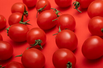 Cherry tomatoes - a source of vitamins C, E, beta-carotene and valuable lycopene, as well as large amounts of potassium.