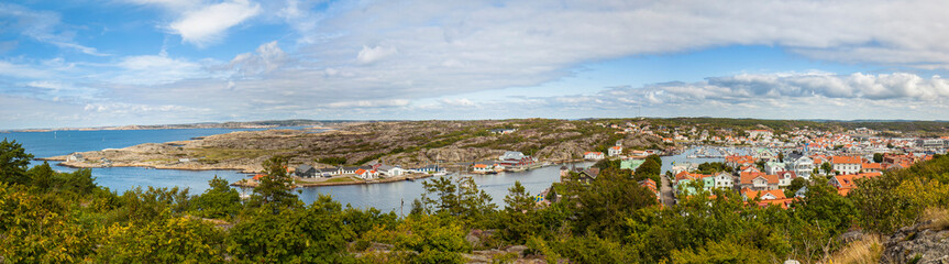 Panorama von Marstrand. Schwedischer Ort mit Hafen.
Schwedische Hafenbucht mit traditionellen...