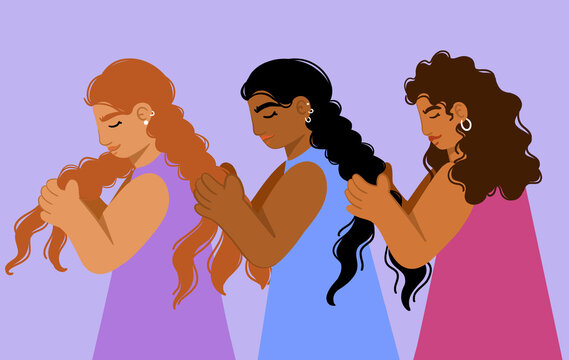 Tres mujeres latinas trenz&aacute;ndose el pelo