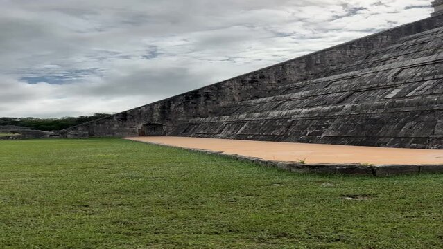Chich&eacute;n Itz&aacute;, una de las ciudades mayas m&aacute;s grandes, una gran ciudad precolombina construida por el pueblo maya. El sitio arqueol&oacute;gico est&aacute; ubicado en el Estado de Yucat&aacute;n, M&eacute;xico.